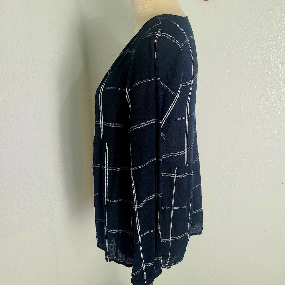 Old Navy Black & White Plaid Longsleeve Blouse, Size Medium - Picture 5 of 9